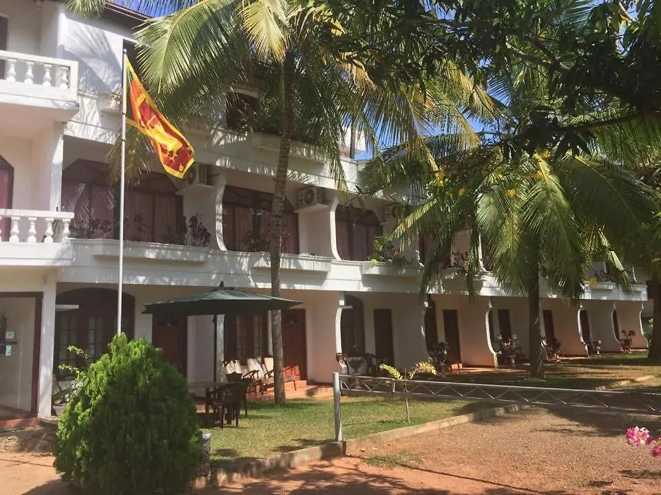 Hotel Lagoon Paradise Negombo