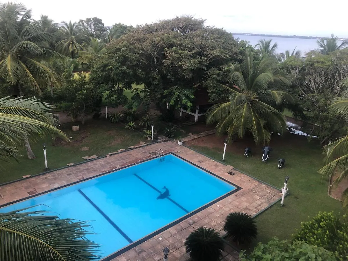 Hotel Lagoon Paradise Negombo