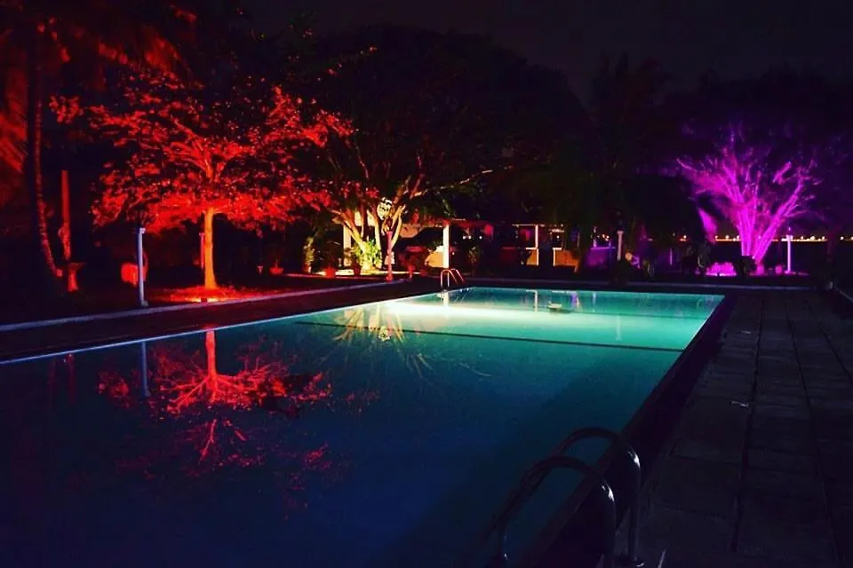 Hotel Lagoon Paradise Negombo