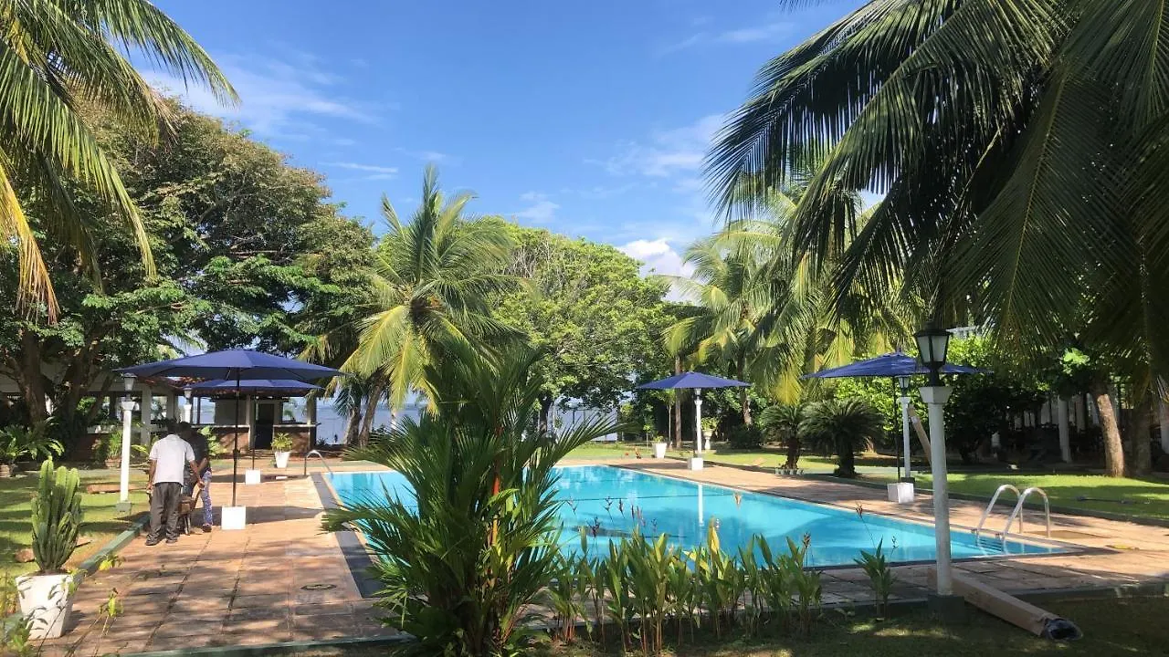 Hotel Lagoon Paradise Negombo