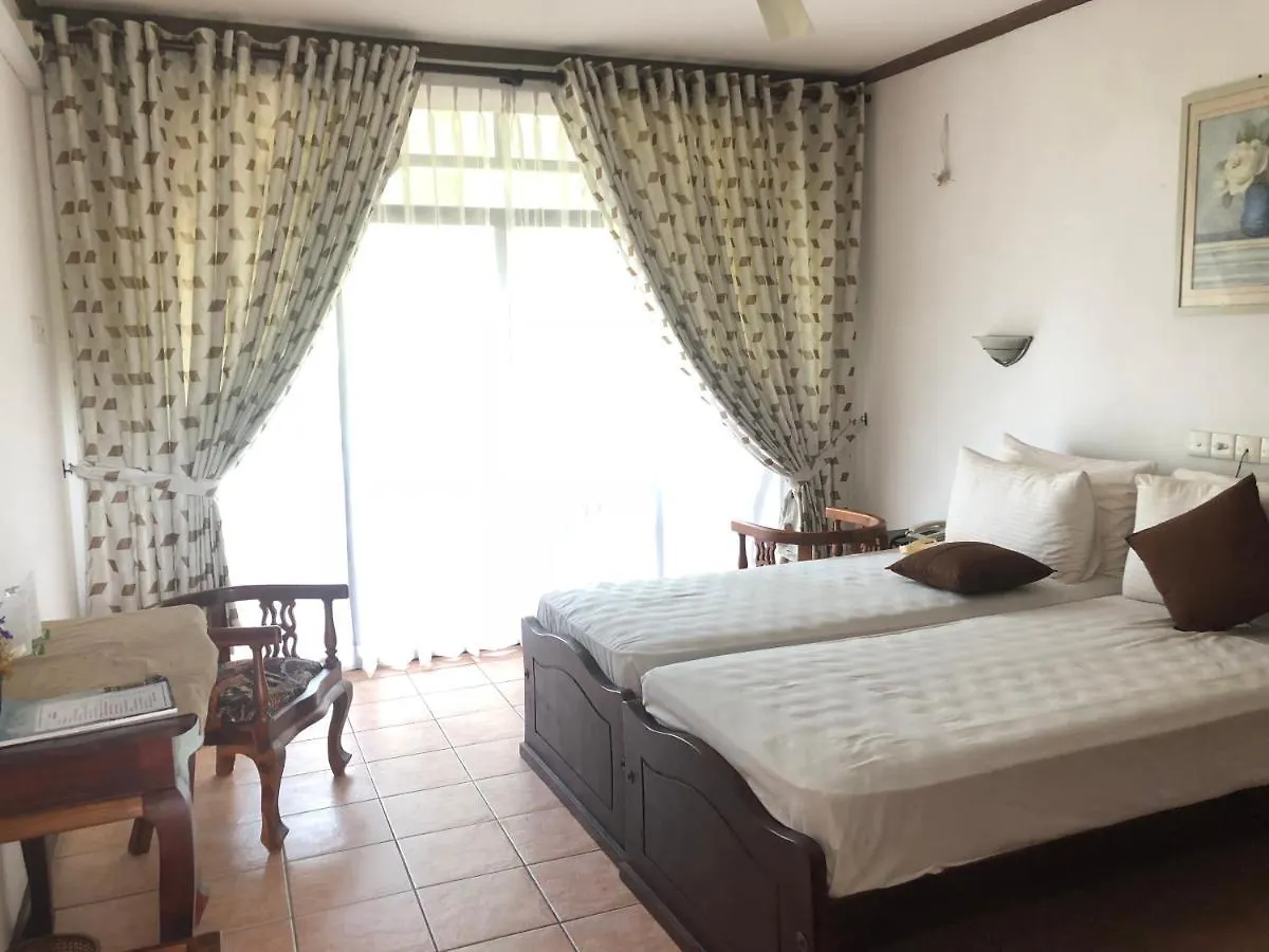 Hotel Lagoon Paradise Negombo
