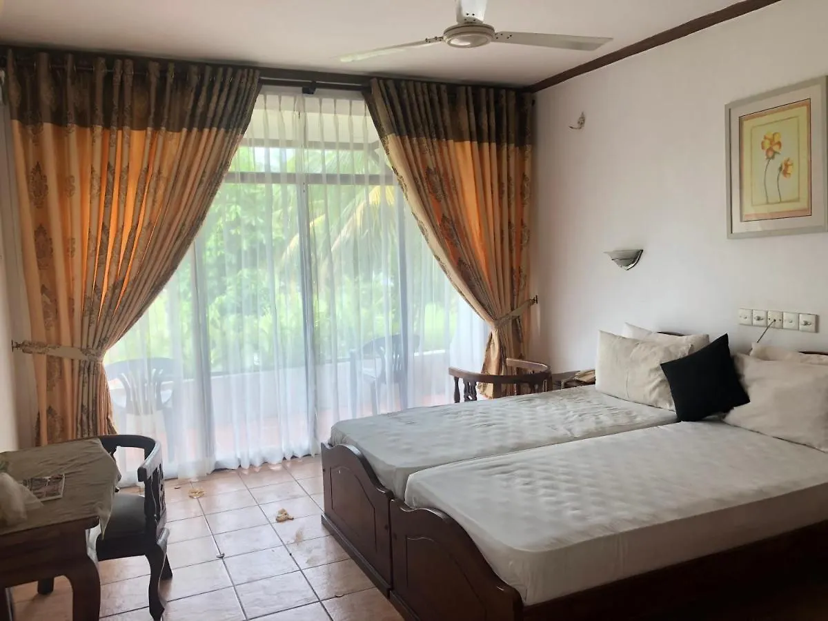 Hotel Lagoon Paradise Negombo