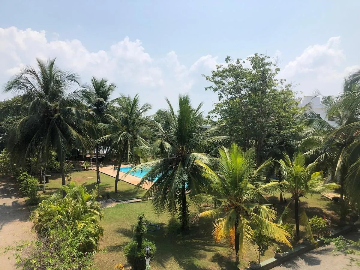 Hotel Lagoon Paradise Negombo
