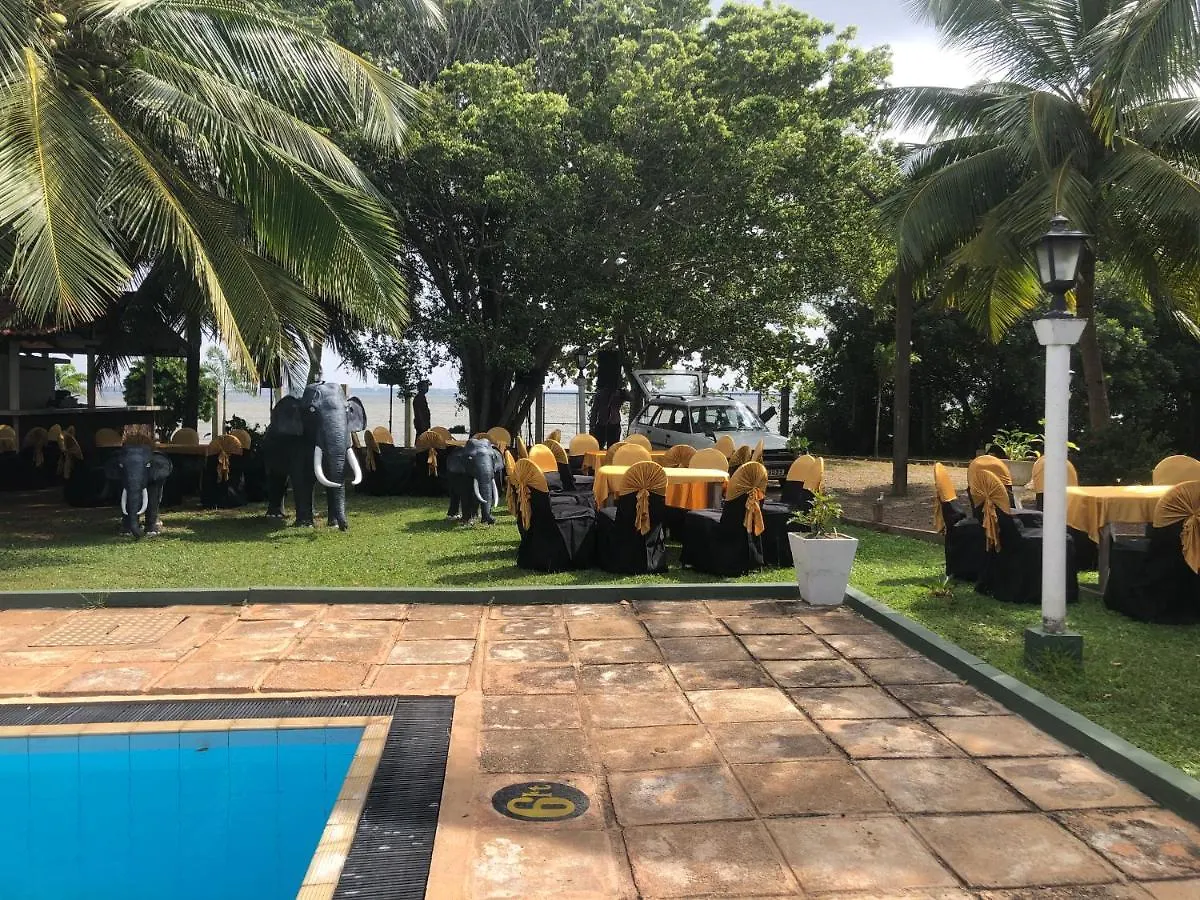 Hotel Lagoon Paradise Negombo