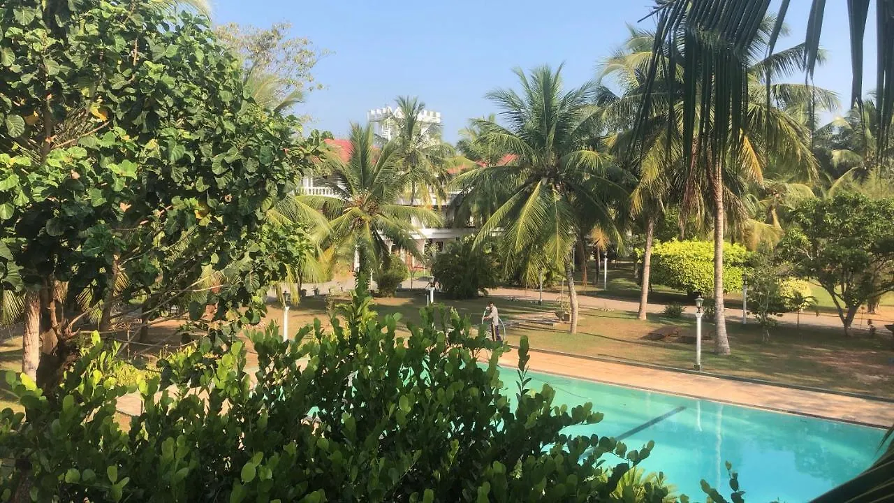 Hotel Lagoon Paradise Negombo